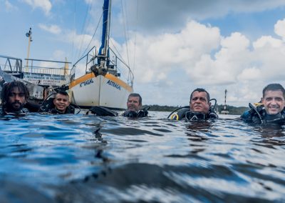 Equipe de mergulhadores da Carbono 14