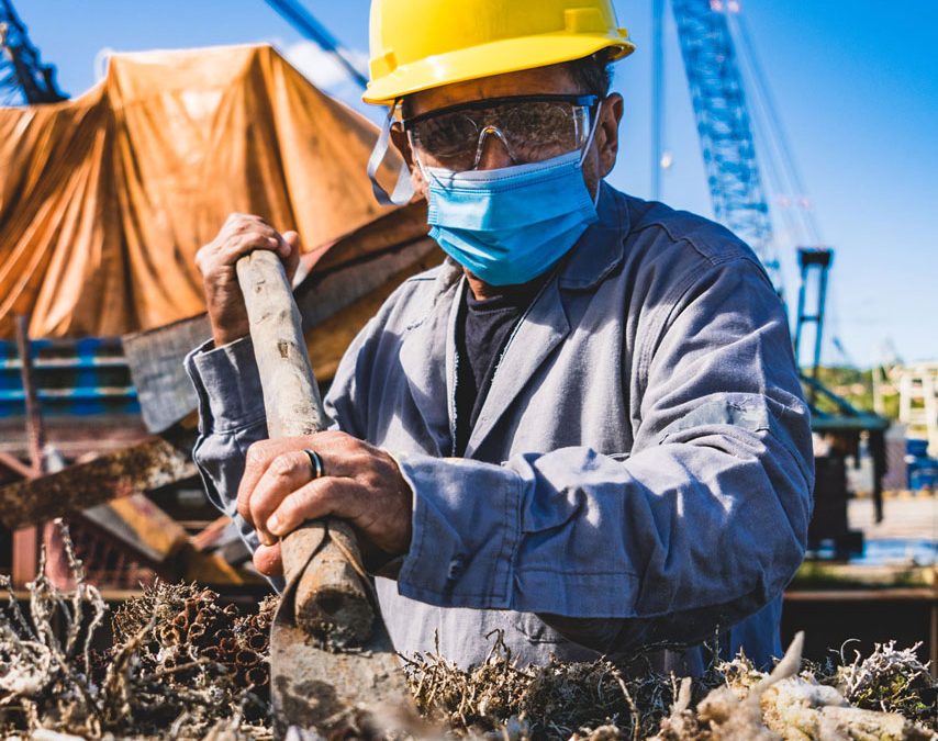 Zé pescador removendo coral sol